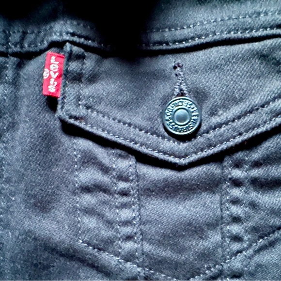 Black Levi’s Denim Trucker Jacket - Picture 7 of 9